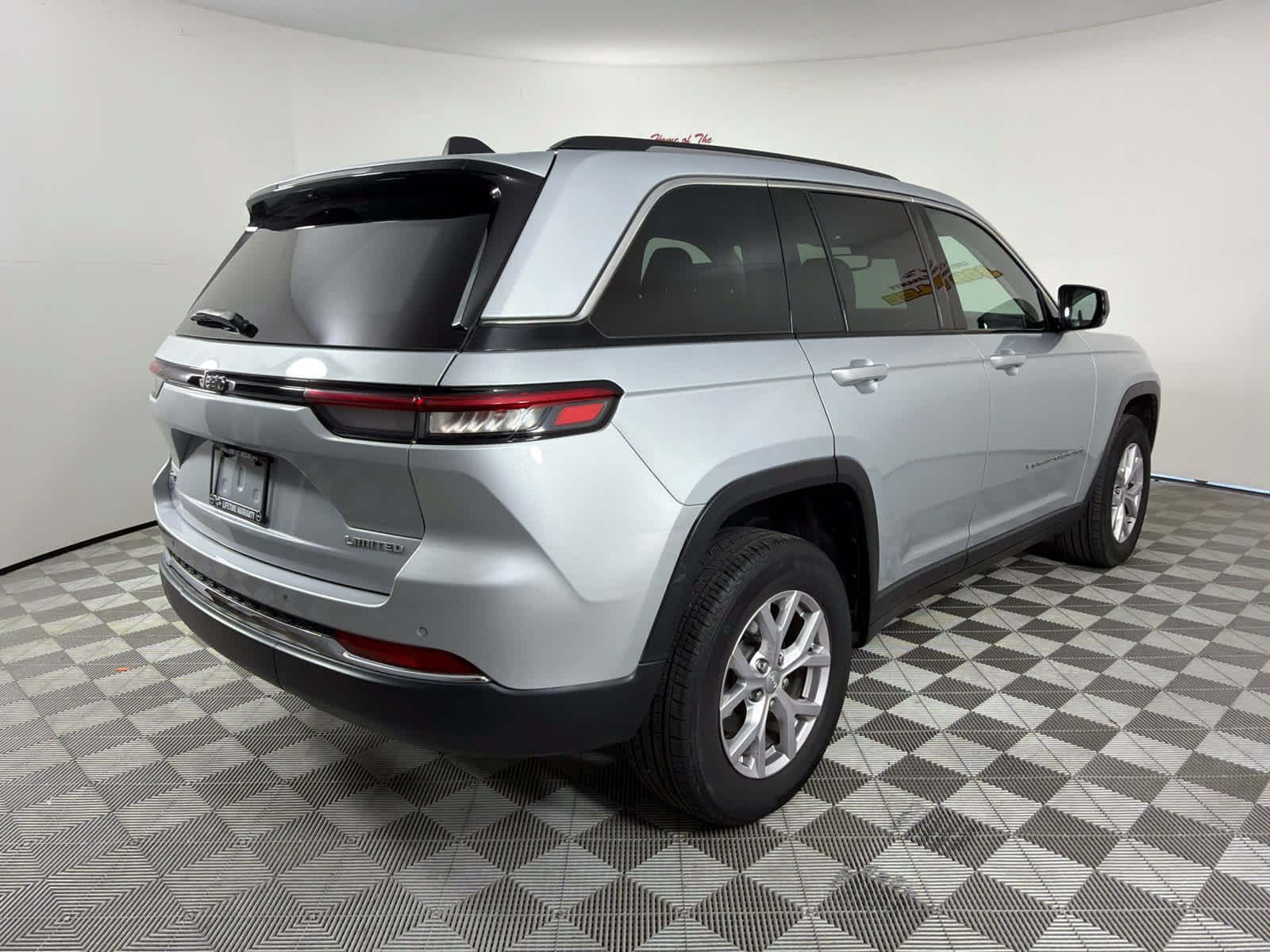 Used 2022 Jeep Grand Cherokee Limited AWD/4WD image 6