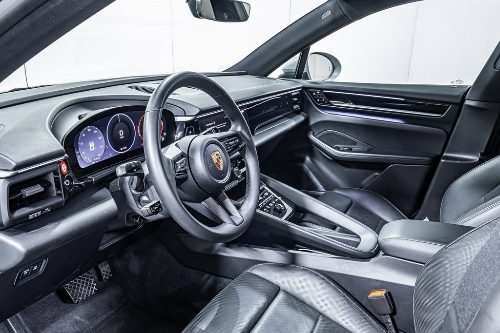 Certified 2025 Porsche Macan Electric image 4