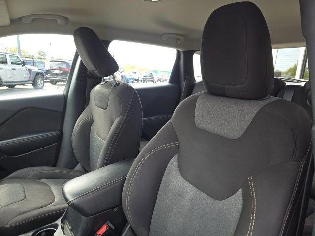 Used 2016 Jeep Cherokee Sport w/ Cold Weather Group image 6