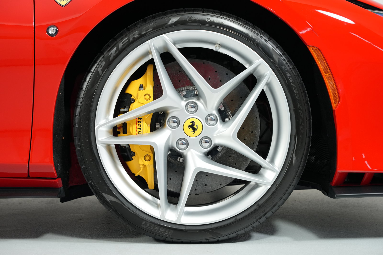 Used 2022 Ferrari F8 Spider RWD image 18