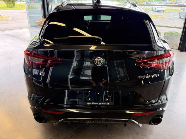 Used 2022 Alfa Romeo Stelvio Veloce AWD/4WD image 4
