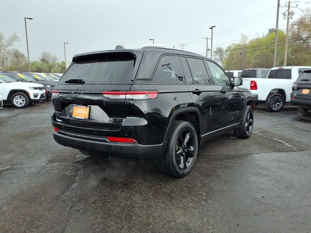 Used 2023 Jeep Grand Cherokee Altitude AWD/4WD image 3