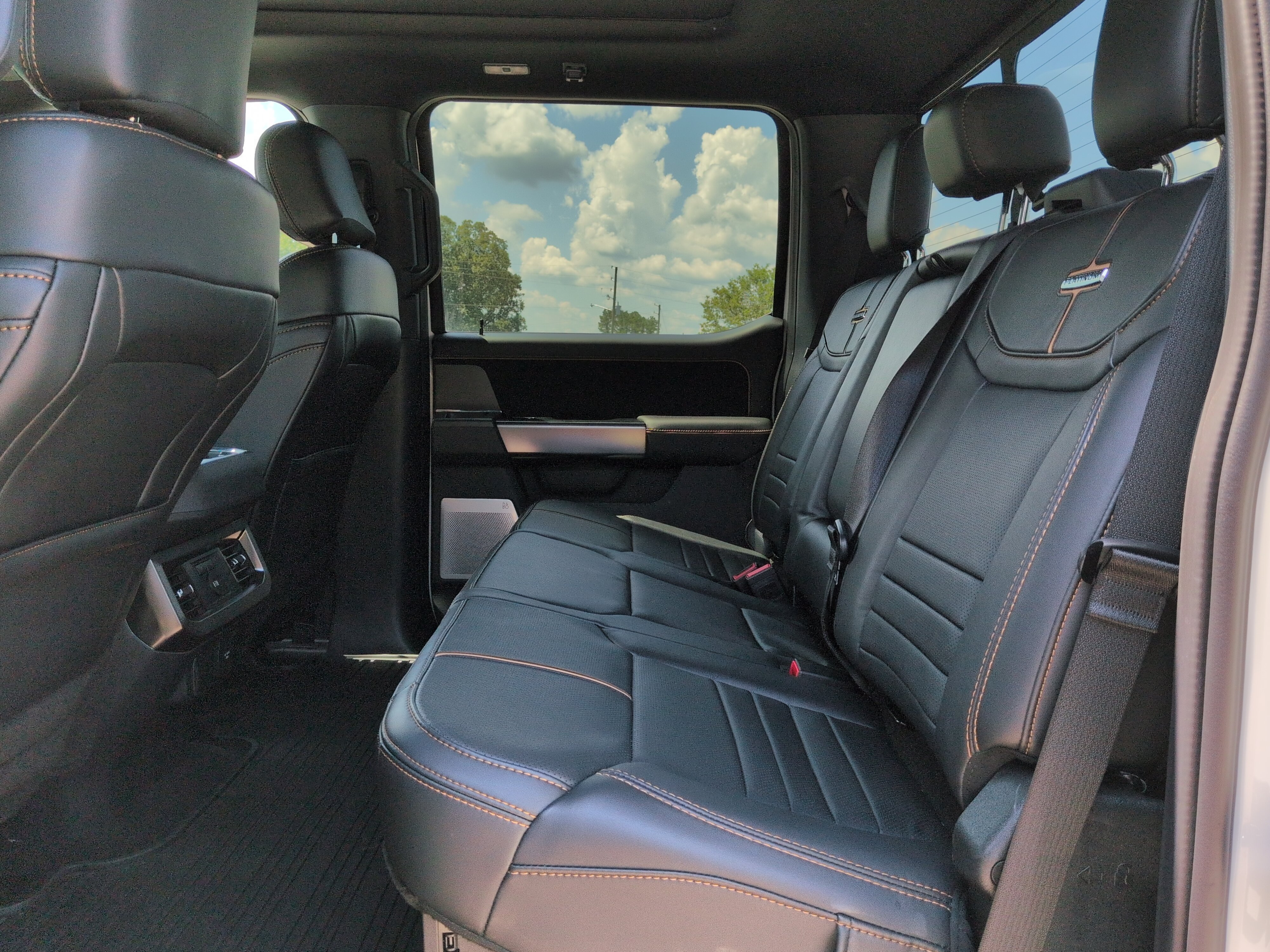 Used 2024 Ford F450 Platinum w/ FX4 Off-Road Package AWD/4WD image 12