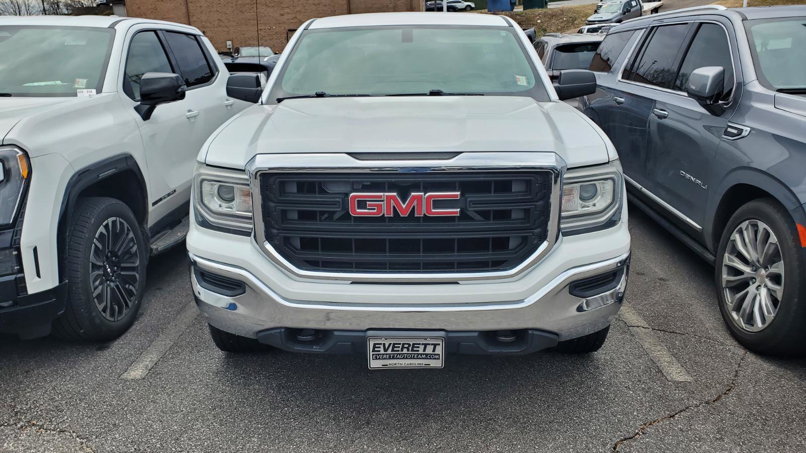 Used 2016 GMC Sierra 1500 4WD Reg Cab 133.0 image 2