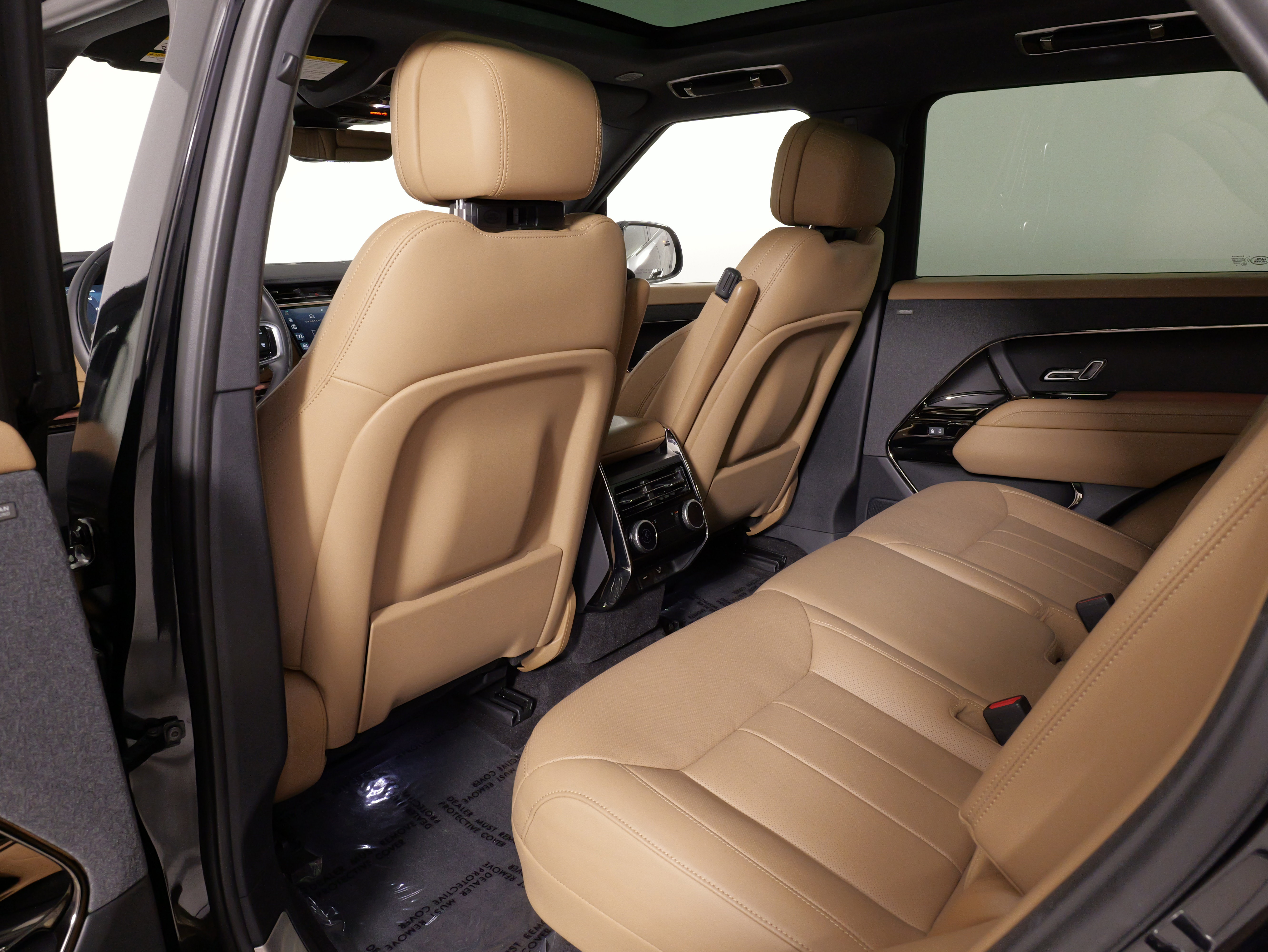 Used 2025 Land Rover Range Rover Sport SE image 33