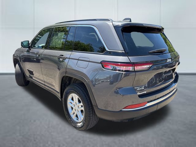Used 2024 Jeep Grand Cherokee Laredo w/ Luxury Tech Group I AWD/4WD image 2