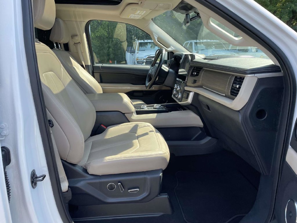 Used 2024 Ford Expedition Limited AWD/4WD image 15