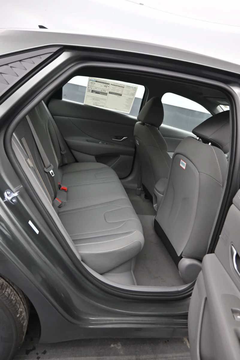 New 2026 Hyundai Elantra Hybrid FWD image 12