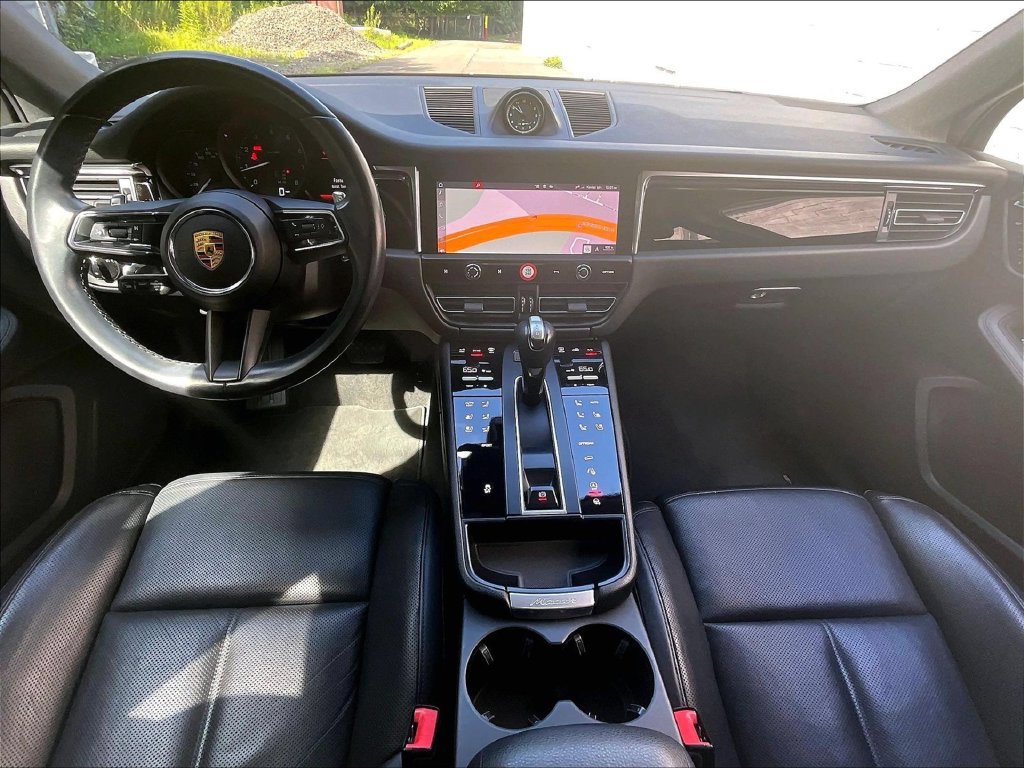 Certified 2023 Porsche Macan AWD/4WD image 18