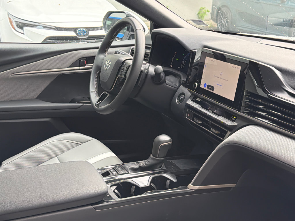 Used 2025 Toyota Camry SE FWD image 10