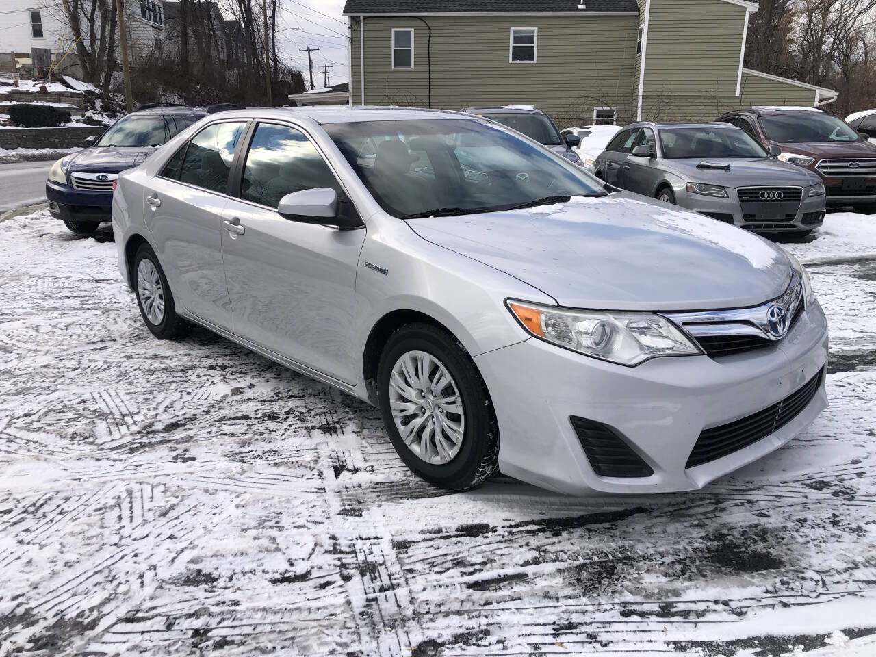 Used 2012 Toyota Camry LE FWD image 1