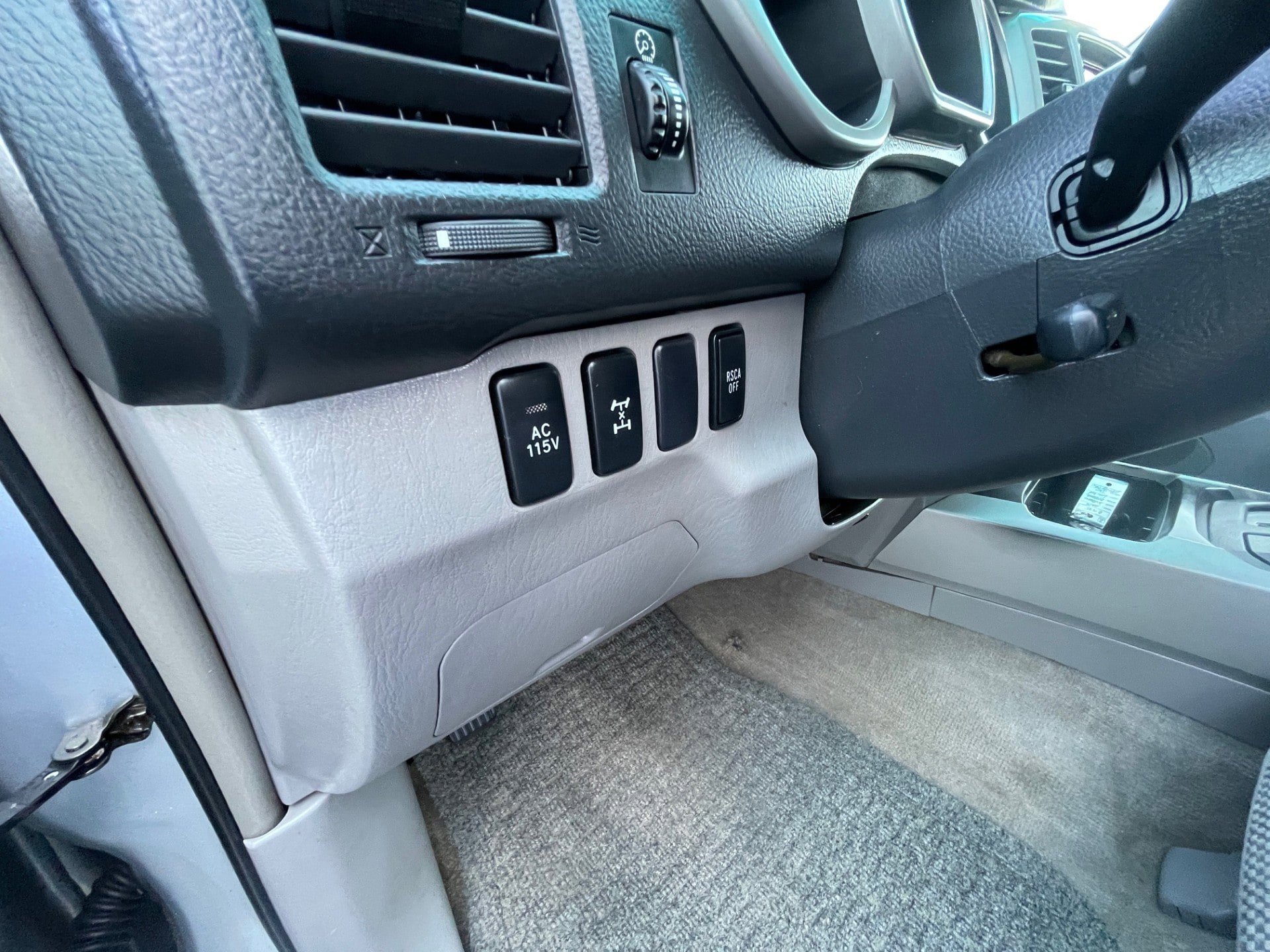 Used 2004 Toyota 4Runner SR5 AWD/4WD image 14
