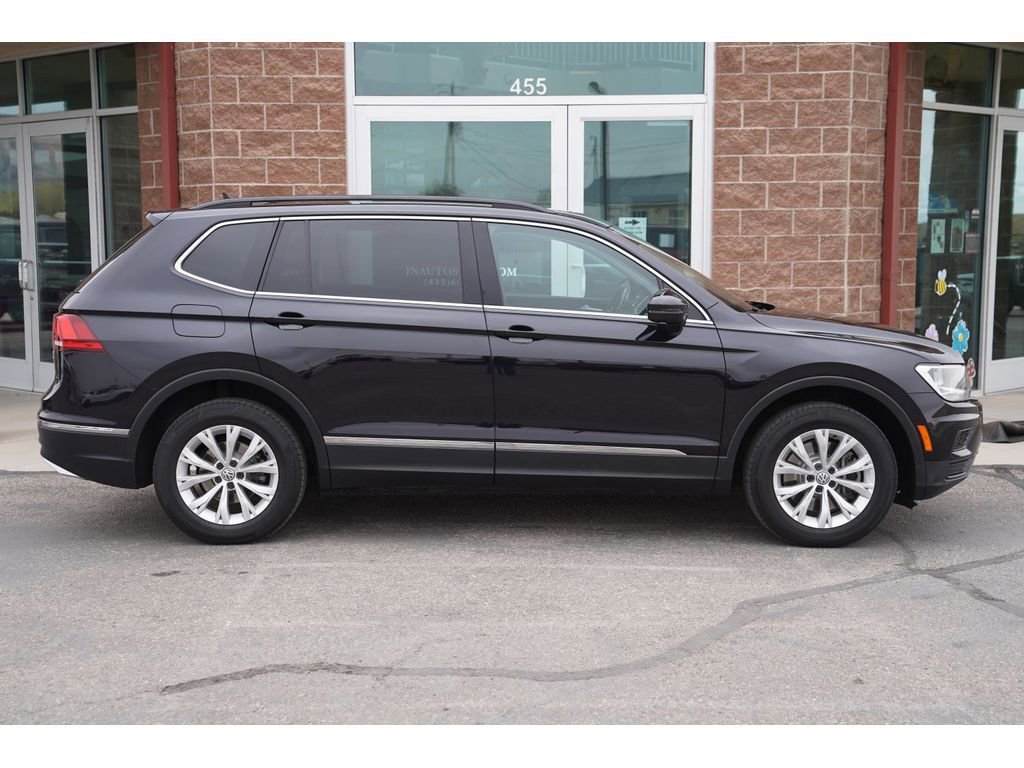 Used 2018 Volkswagen Tiguan SE w/ Panoramic Sunroof Package image 5