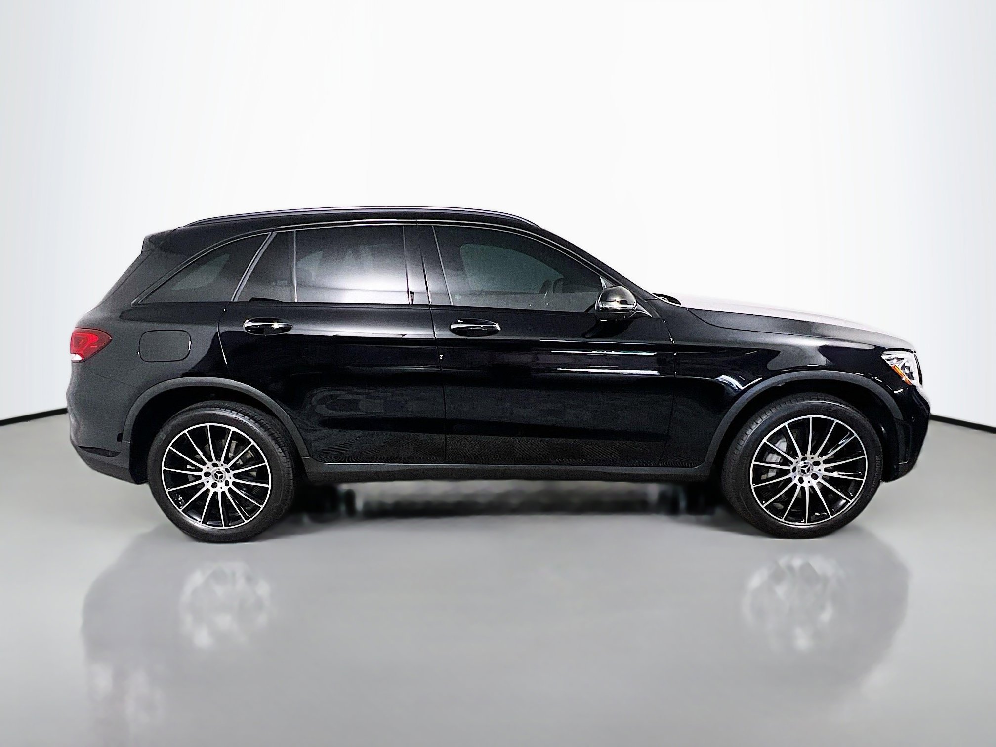 Used 2022 Mercedes-Benz GLC 300 image 3