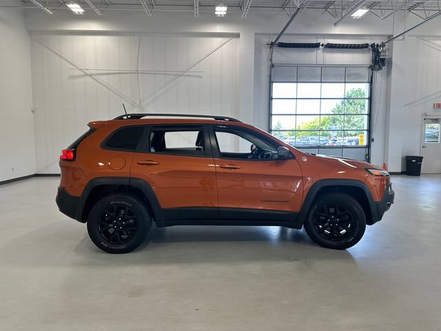 Used 2016 Jeep Cherokee Trailhawk w/ Leather Interior Group AWD/4WD image 4