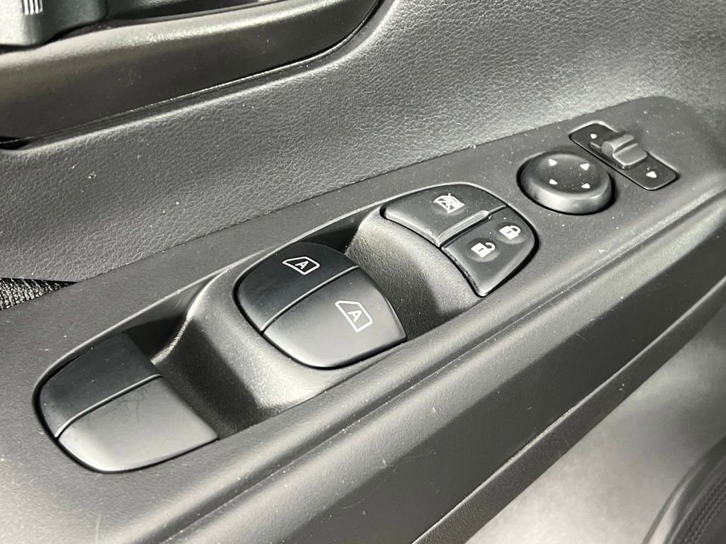 Used 2025 Nissan Kicks Play S image 22