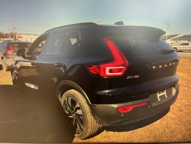 Used 2024 Volvo XC40 B5 Plus w/ Protection Package Premier image 2