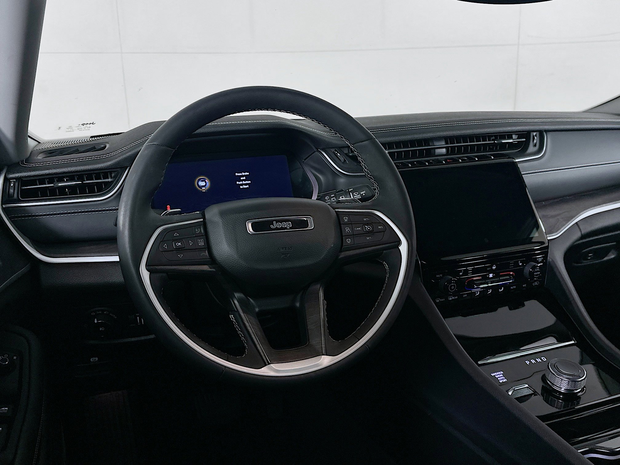 Used 2023 Jeep Grand Cherokee L Limited w/ Trailer Tow Group (B) image 18