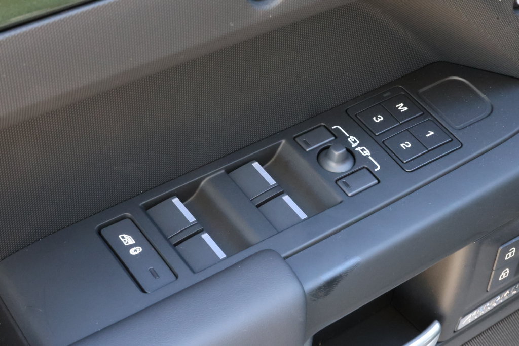 New 2026 Land Rover Defender 110 X-Dynamic SE AWD/4WD image 14