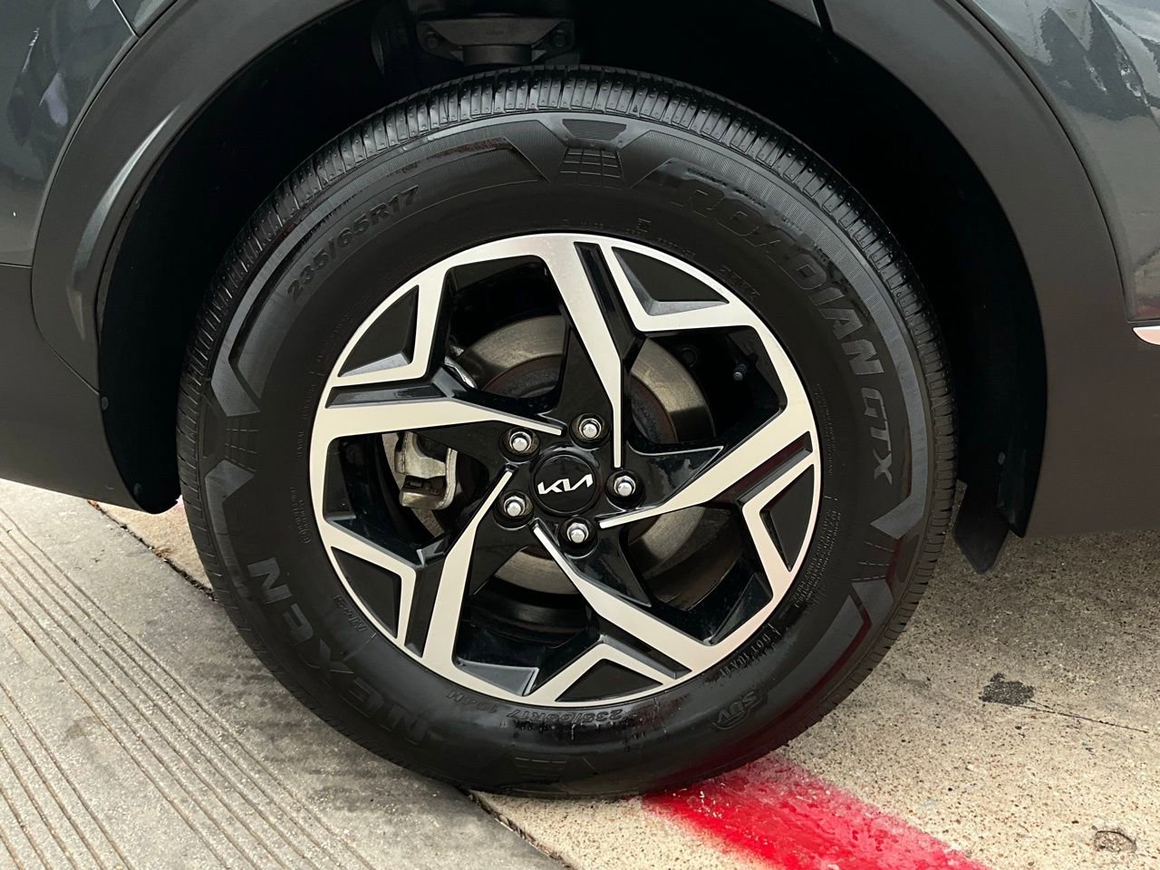 Used 2025 Kia Sportage LX image 9