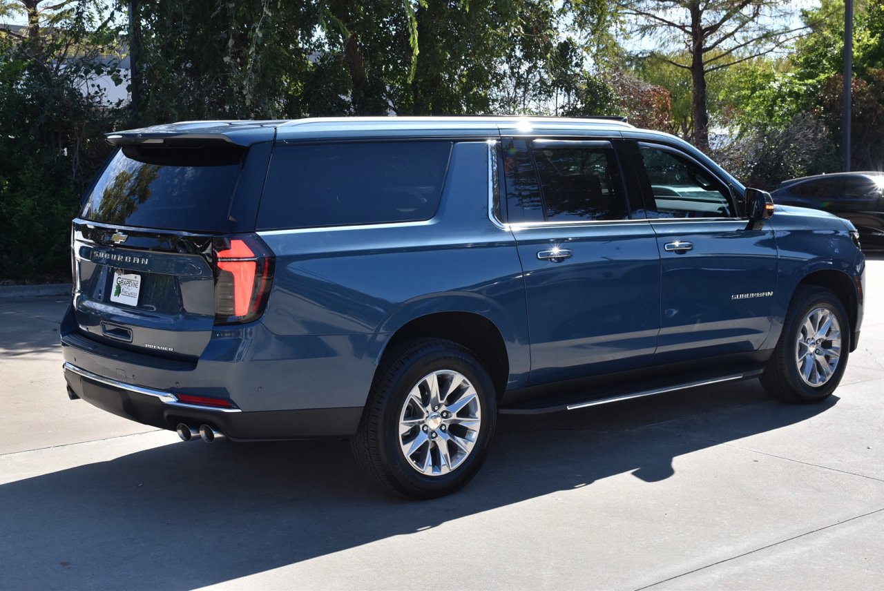 Used 2026 Chevrolet Suburban Premier RWD image 7