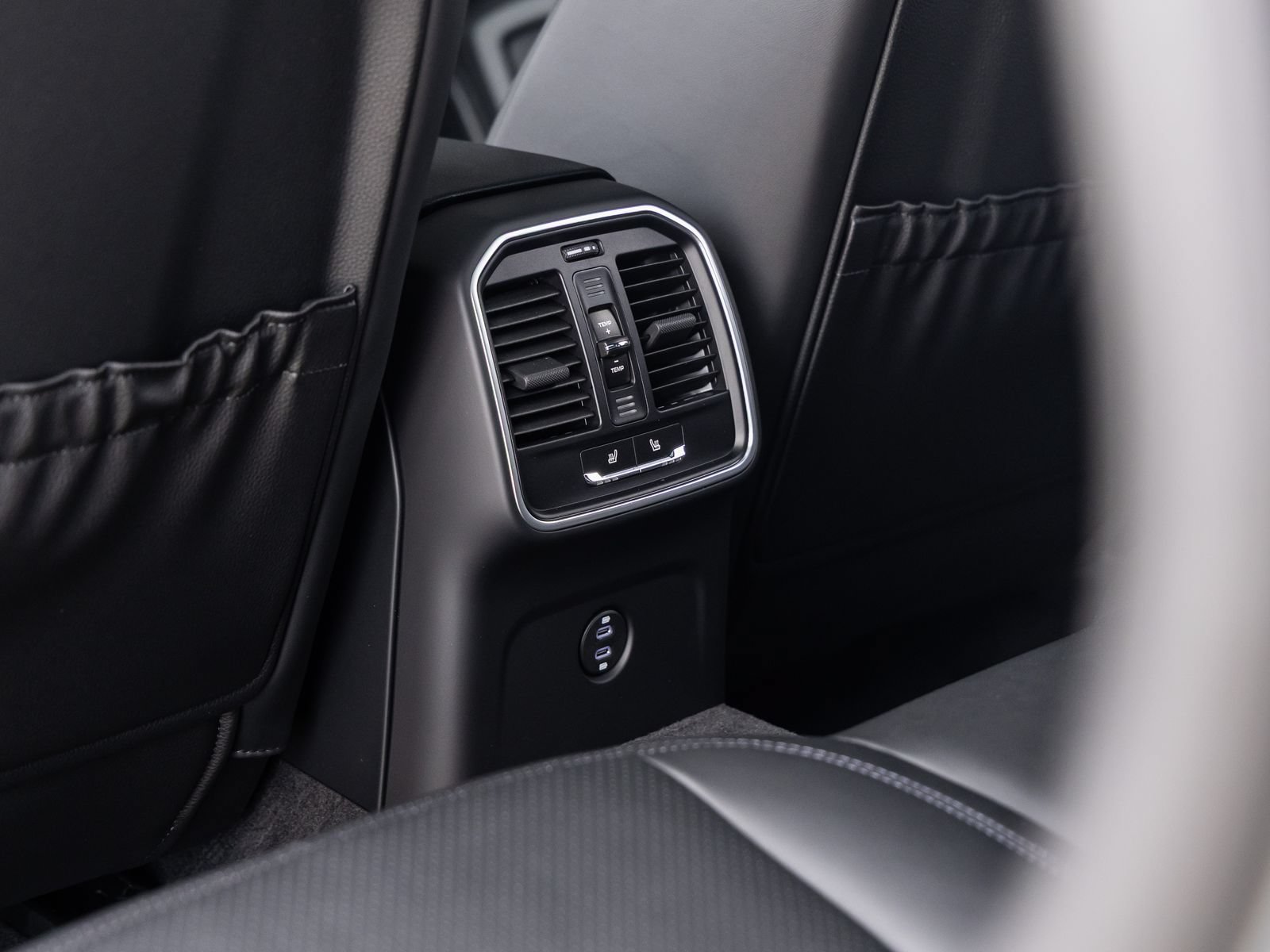 Certified 2026 Porsche Macan AWD/4WD image 38