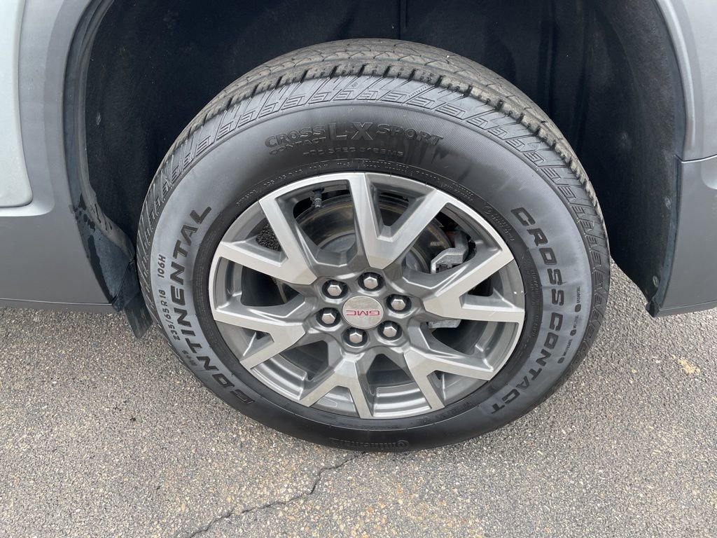 Used 2023 GMC Acadia SLE image 4