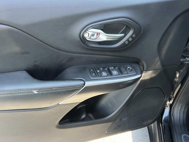 Used 2020 Jeep Cherokee Limited AWD/4WD image 16