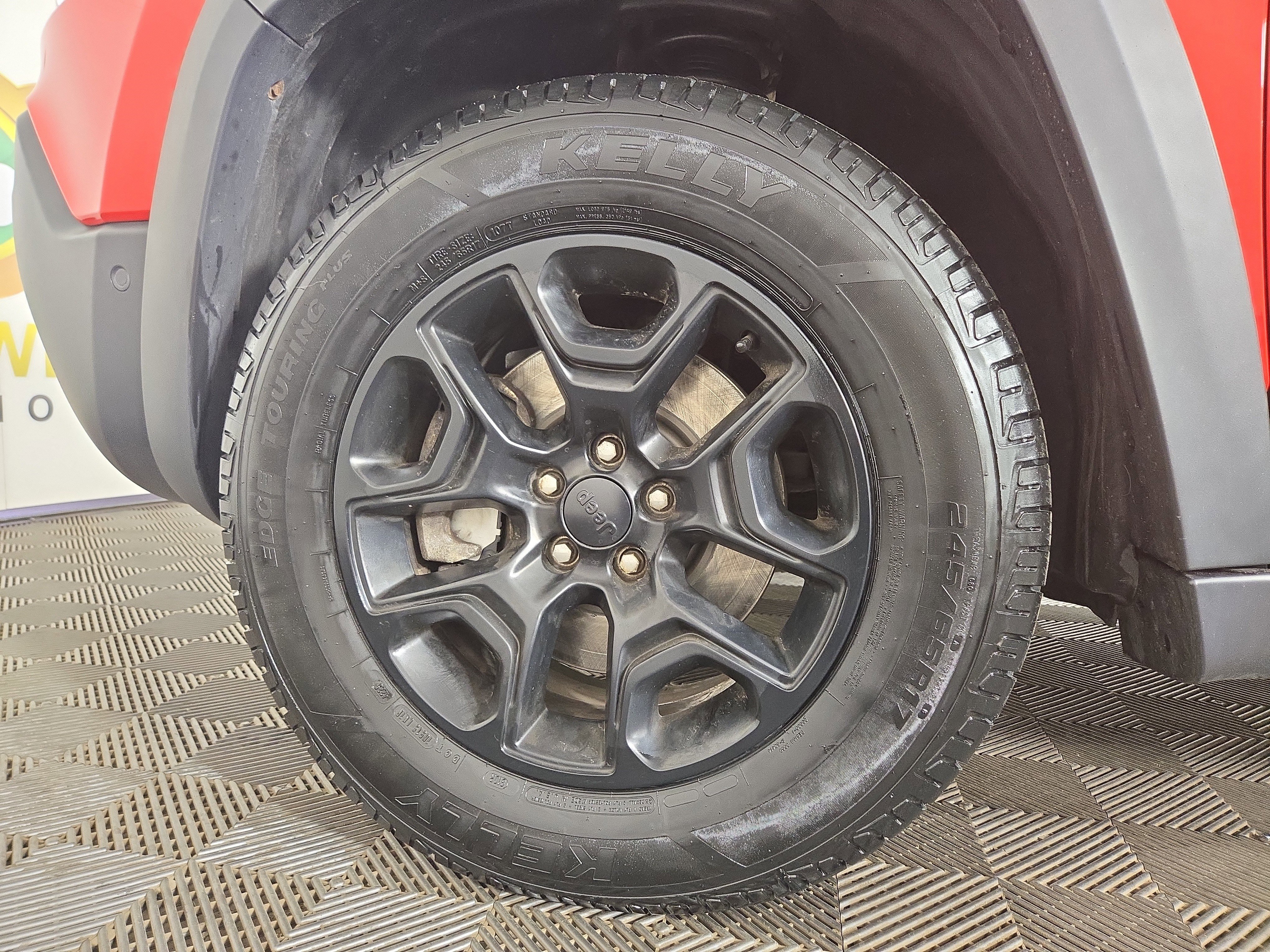 Used 2021 Jeep Cherokee Trailhawk w/ Sun & Sound Group image 34