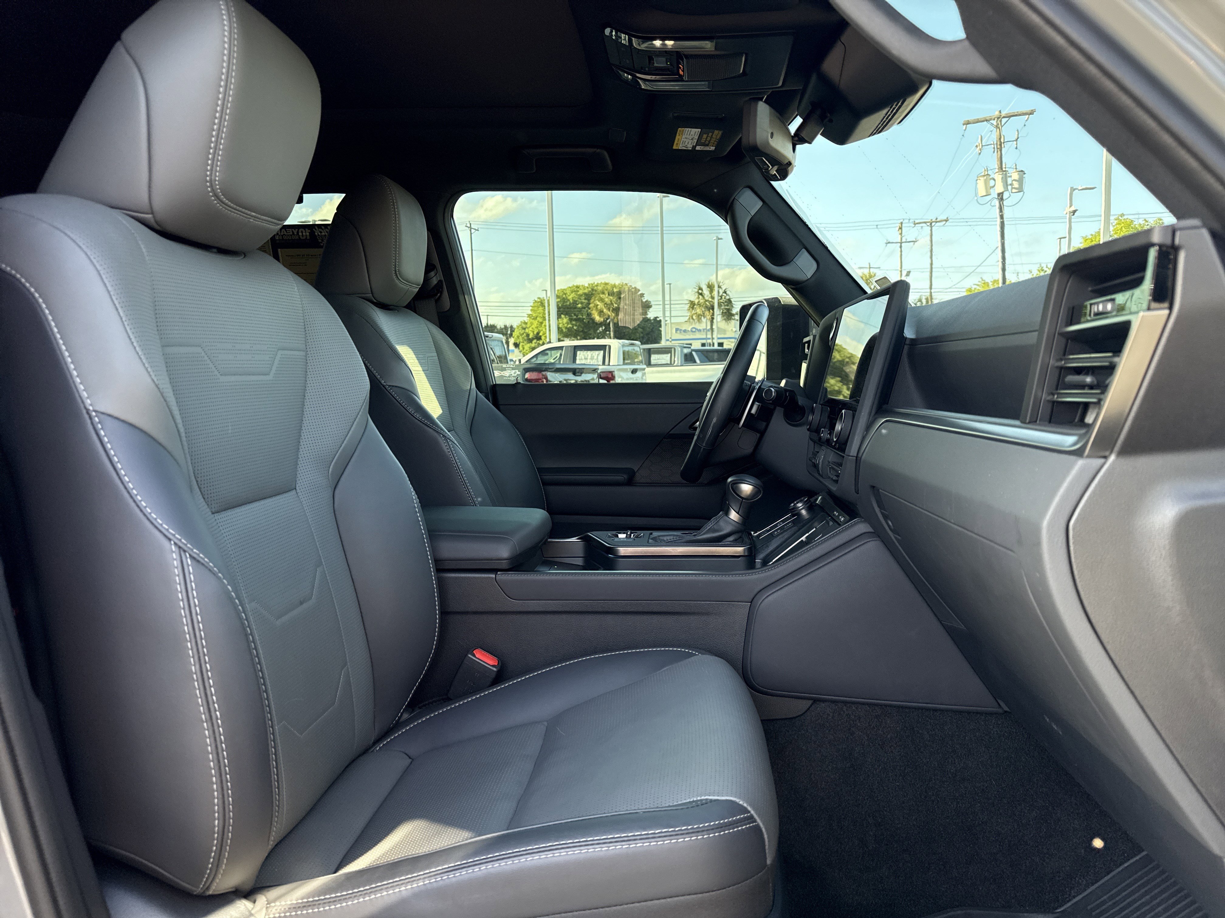 Used 2025 Lexus GX 550 image 34