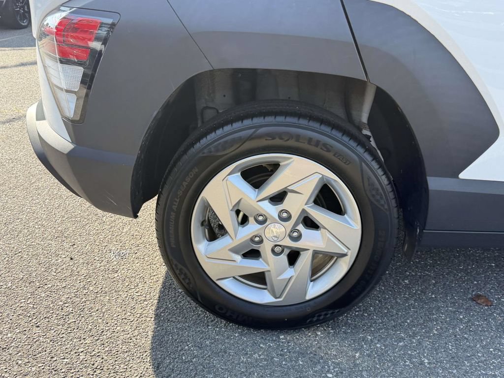 Used 2024 Hyundai Kona SE AWD/4WD image 13