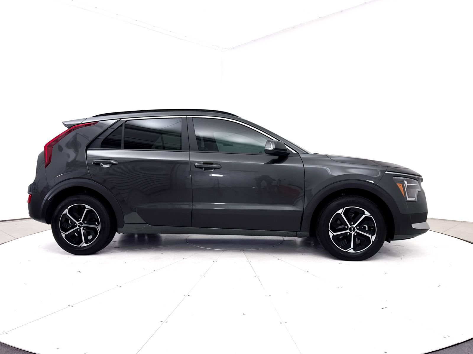 Certified 2025 Kia Niro EX FWD image 39
