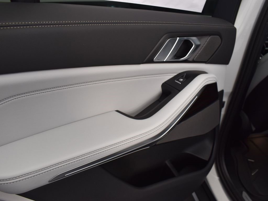 New 2026 BMW X5 xDrive50e image 15