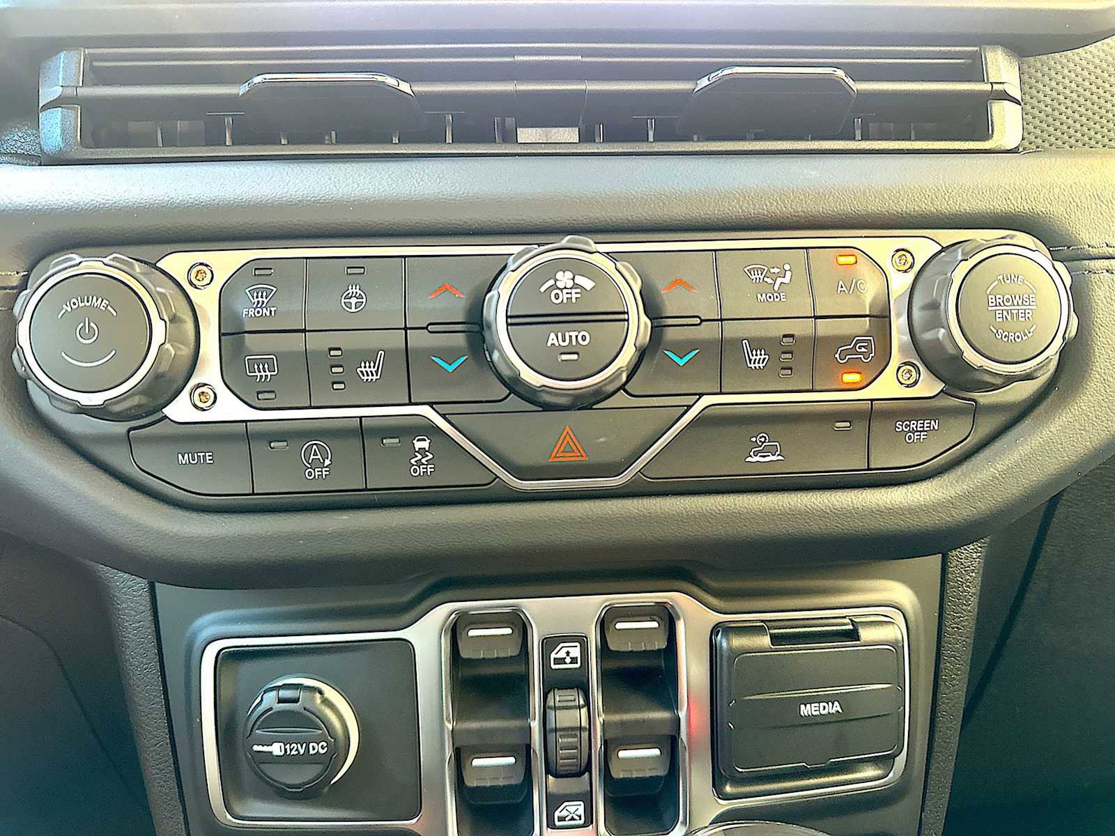 New 2026 Jeep Gladiator Mojave w/ Dual Top Group AWD/4WD image 16