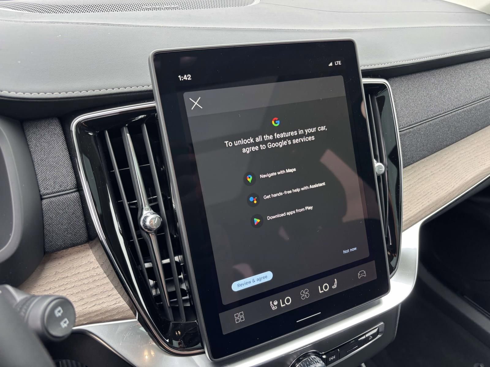 New 2026 Volvo XC90 B6 Plus w/ Protection Package Premier image 20