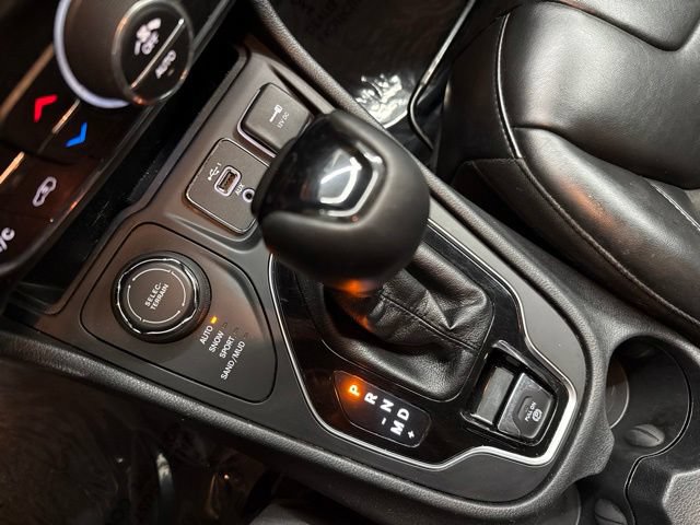Used 2020 Jeep Cherokee Latitude Plus AWD/4WD image 38