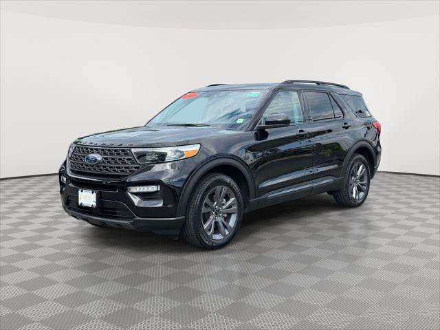Used 2023 Ford Explorer XLT w/ Equipment Group 202A AWD/4WD image 3