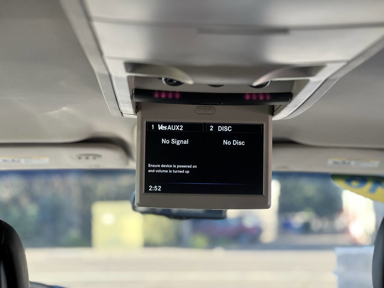 Used 2016 Chrysler Town & Country Touring image 26