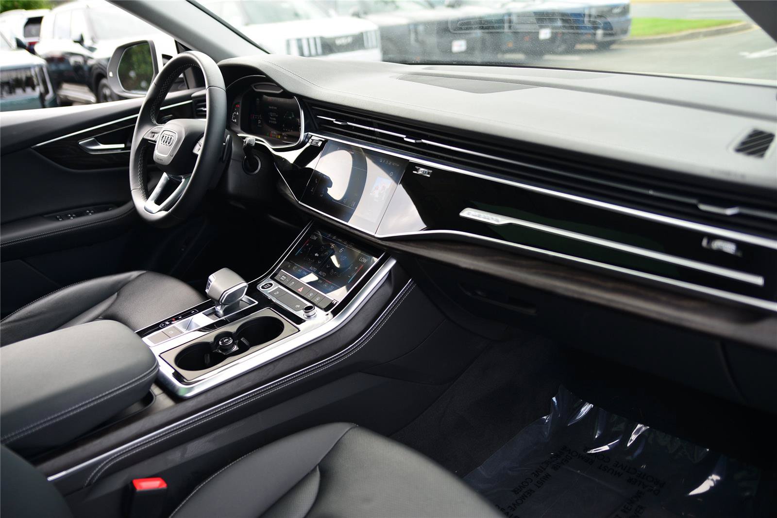 Used 2023 Audi Q8 Premium Plus AWD/4WD image 16