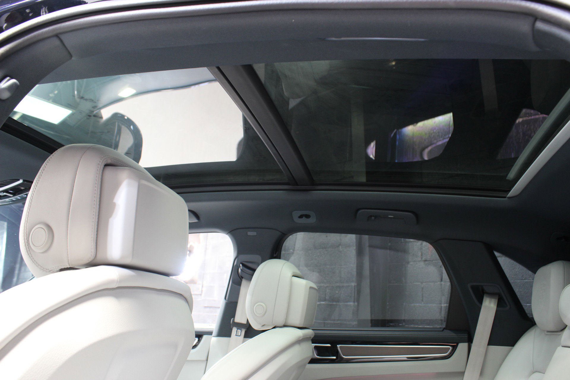 Used 2023 Porsche Cayenne Platinum Edition image 23