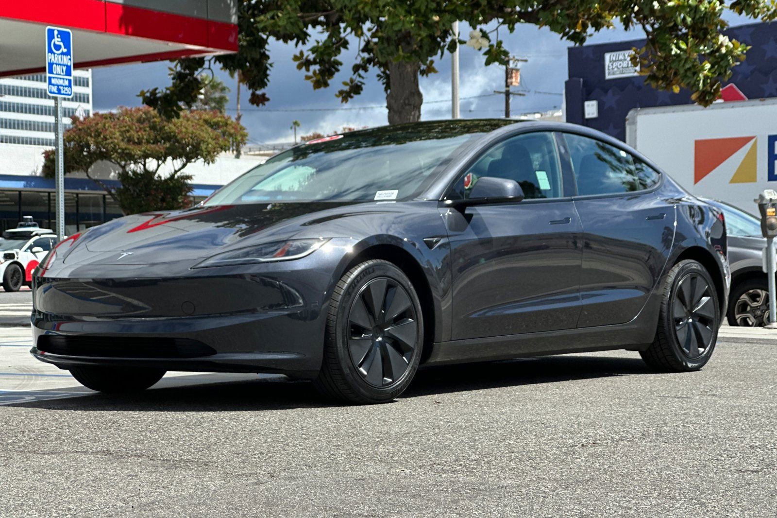 Used 2025 Tesla Model 3 Long Range RWD image 8