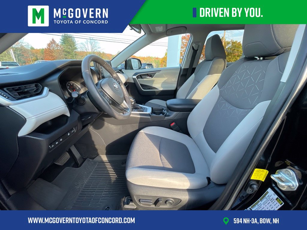Used 2021 Toyota RAV4 XLE w/ Convenience Package AWD/4WD image 11