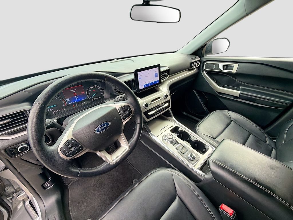 Used 2023 Ford Explorer XLT AWD/4WD image 9