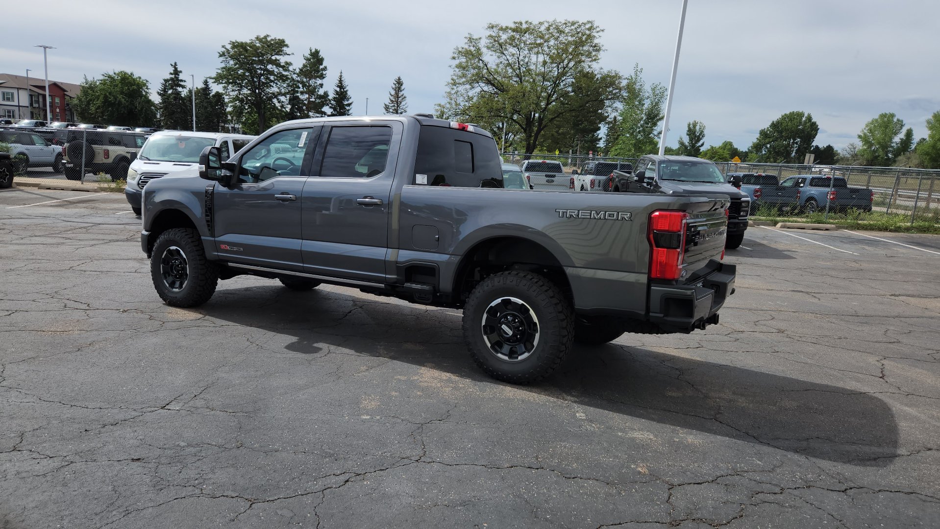 New 2026 Ford F350 Platinum w/ Tremor Off-Road Package AWD/4WD image 4