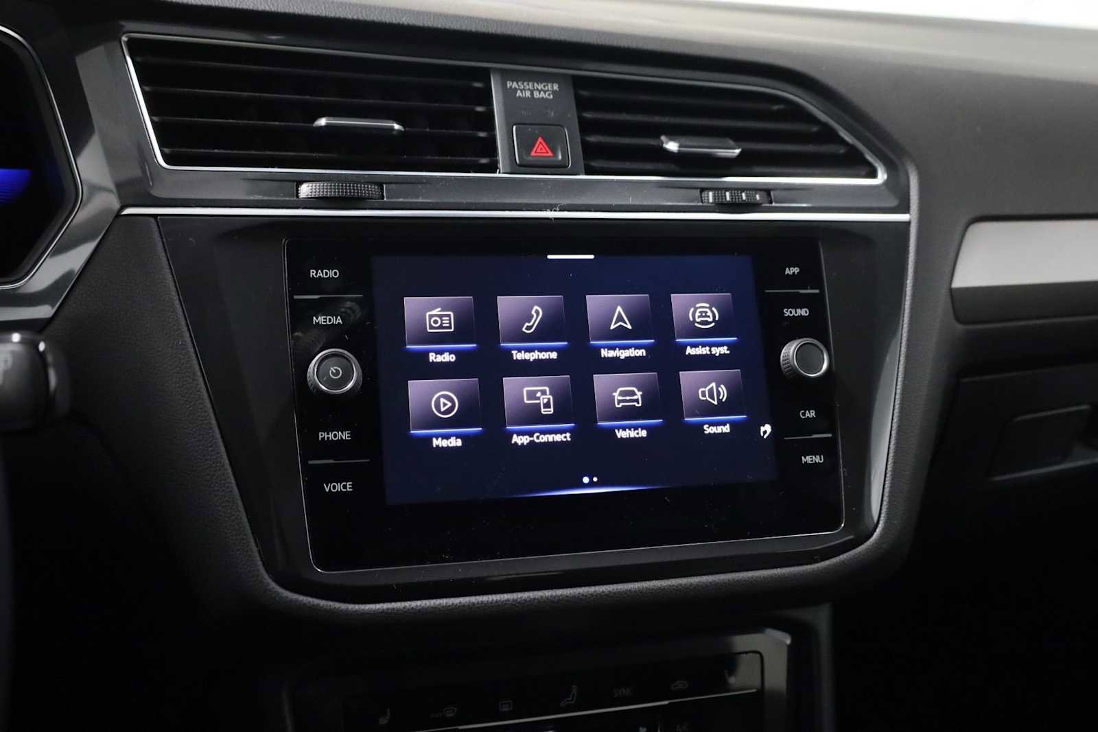 Used 2022 Volkswagen Tiguan SE image 29