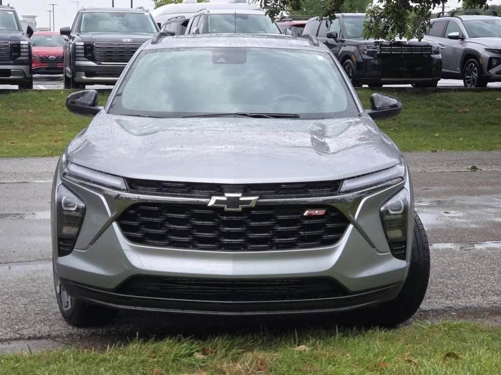 Used 2025 Chevrolet Trax RS w/ Sunroof Package FWD image 14