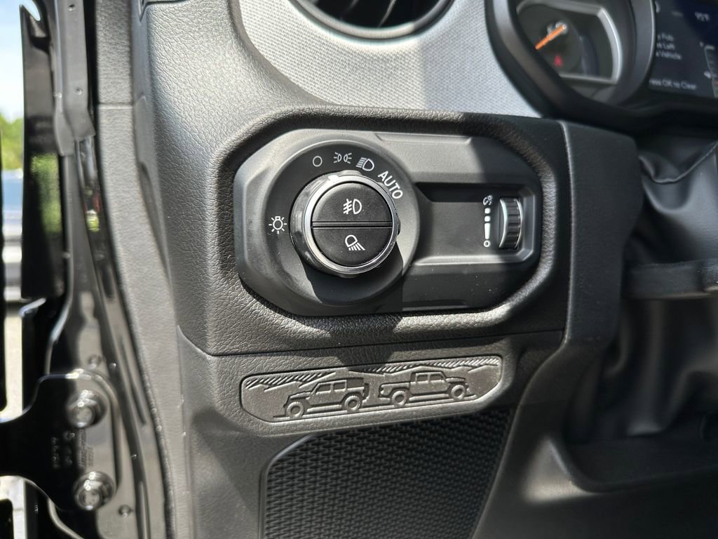 New 2025 Jeep Gladiator Sport AWD/4WD image 31