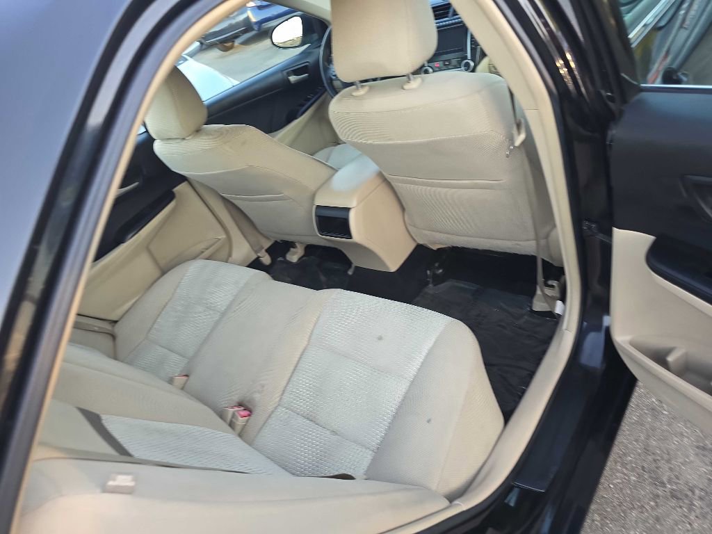 Used 2013 Toyota Camry L image 11