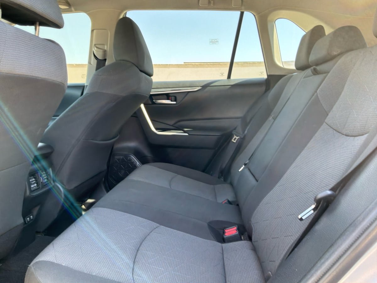 Used 2021 Toyota RAV4 XLE FWD image 18