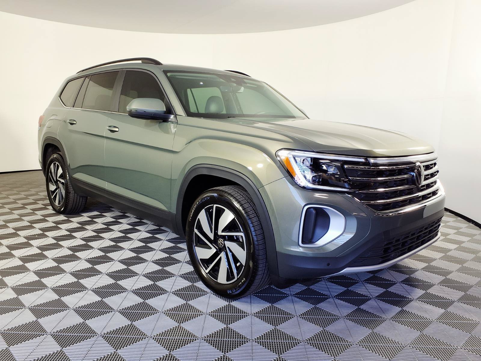 Used 2026 Volkswagen Atlas SE AWD/4WD image 3